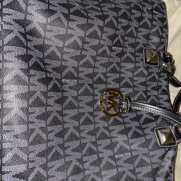 Micheal Kors Tote Bag - Picture 3 of 5